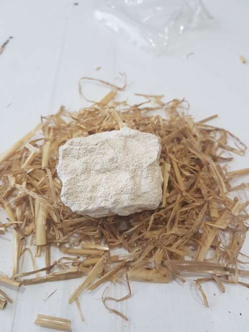 ROBBEN ISLAND QUARRY ROCK WITH CERTIFICATE OF ORIGIN SIGNED MANDELA(RARE ITEM IN ORIGINAL BOX)