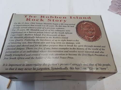 ROBBEN ISLAND QUARRY ROCK WITH CERTIFICATE OF ORIGIN SIGNED MANDELA(RARE ITEM IN ORIGINAL BOX)