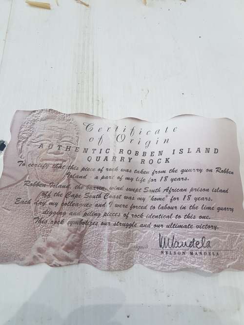 ROBBEN ISLAND QUARRY ROCK WITH CERTIFICATE OF ORIGIN SIGNED MANDELA(RARE ITEM IN ORIGINAL BOX)