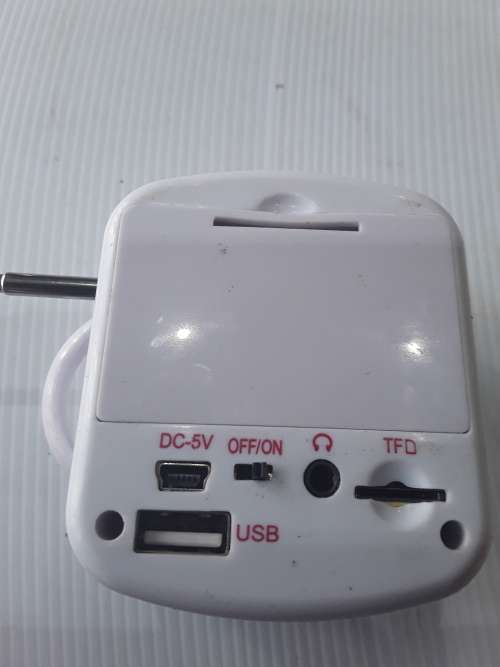 MINI DIGITAL USB MP3 HI FI SPEAKER & RADIO