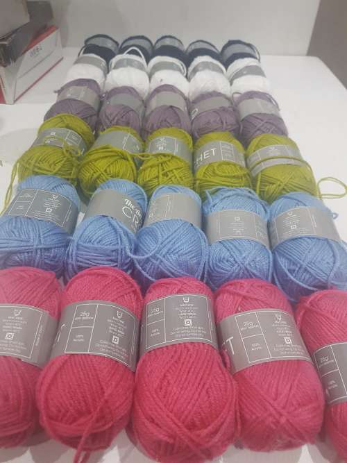 30 X 25G MULTICOLOR KNITTING OR CROCHET WOOL,ONE BID