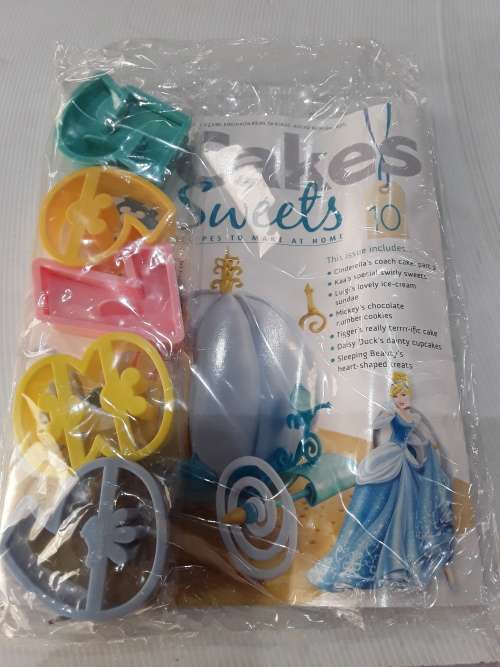 DISNEY CAKES AND SWEETS INCL. RECIPES AND MOULDS