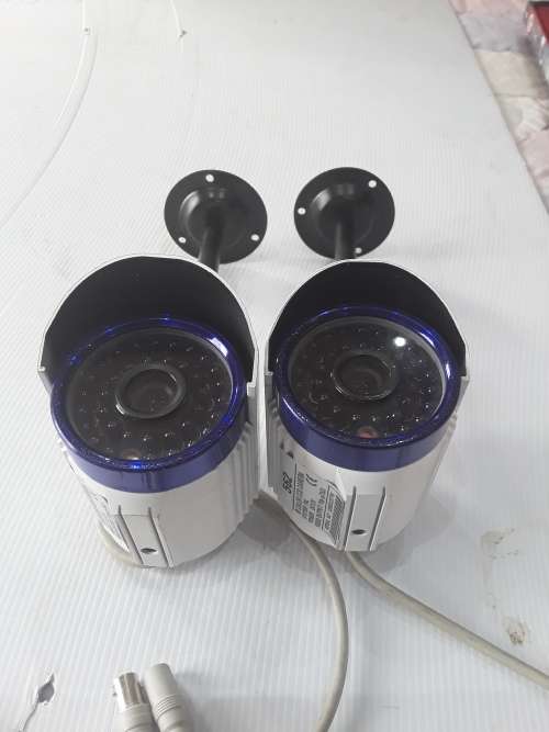 2 X DAY & NIGHT COLOR CAMERAS,INCL.BRACKETS (JUST USED ONCE)ONE BID