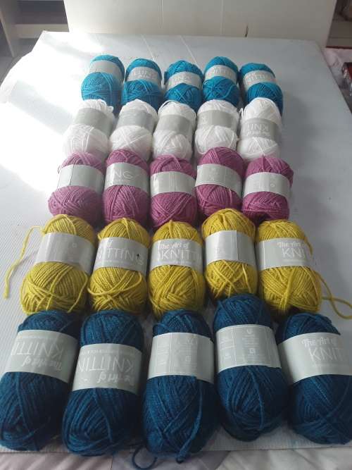 25 X 25G MULTICOLOR KNITTING WOOL, ONE BID