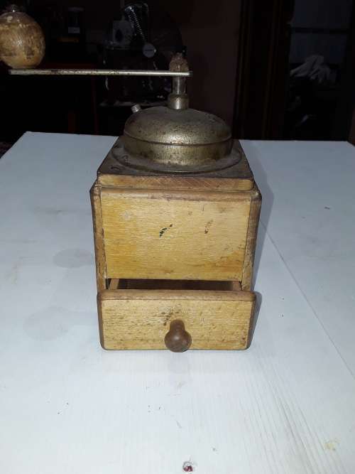 VINTAGE WOODEN COFFEE GRINDER WITH DRAWER(20 x 10cm)