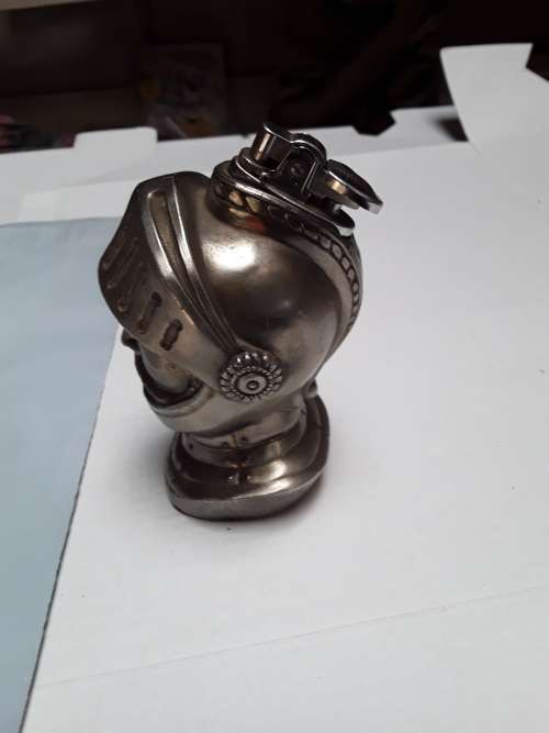 SILVER PLATED KNIGHTS HEAD CIGARETTE LIGHTER(NEEDS REFILL)