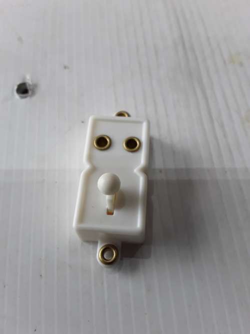 MODEL RAILWAY KIT BY HACHETTE (2 AC/DC ADAPTER,7,5M TRAIN CONDUCTER,TRAIN CONTROLLER)