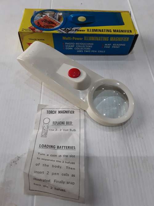 VINTAGE MULTI-POWER ILLUMINATING MAGNIFIER