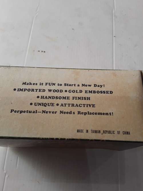 VINTAGE SOLID WOOD DESK CALENDAR