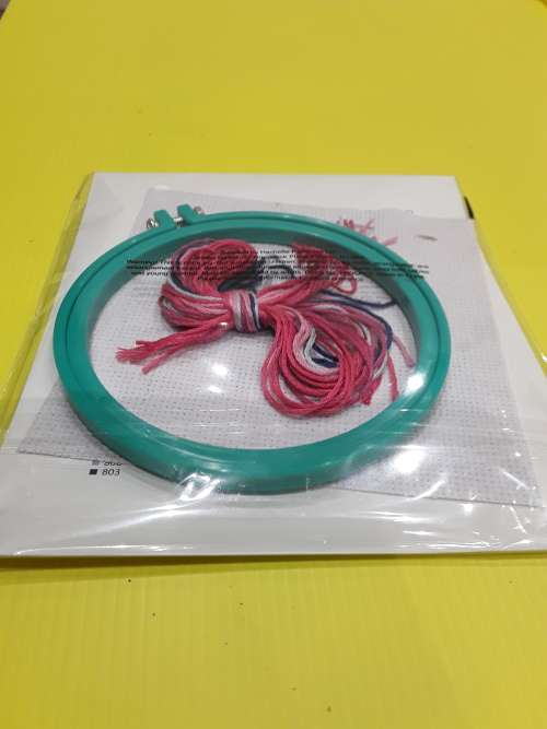 CROSS STITCH HOOP KIT
