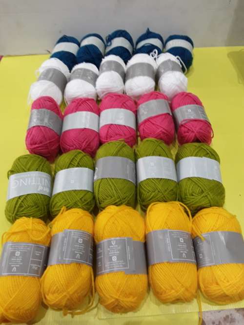 25 X 25G 4 PLY MULTICOLOR KNITTING OR CROCHET WOOL