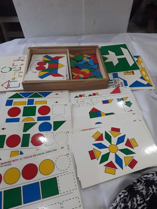 VINTAGE PRACTICA SHAPE SET BY IDEM (BILINGUAL)OVER 100 PIECES