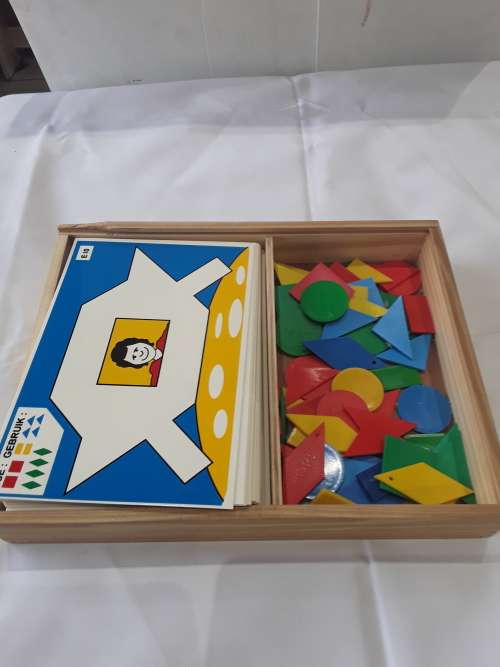 VINTAGE PRACTICA SHAPE SET BY IDEM (BILINGUAL)OVER 100 PIECES