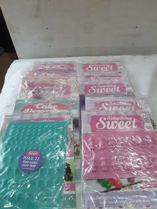 10 ISSUES OF SOMETHING SWEET CAKE DECORATIONS(INCL.RECIPES & MOULDS)