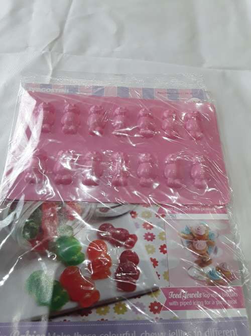 10 ISSUES OF SOMETHING SWEET CAKE DECORATIONS(INCL.RECIPES & MOULDS)