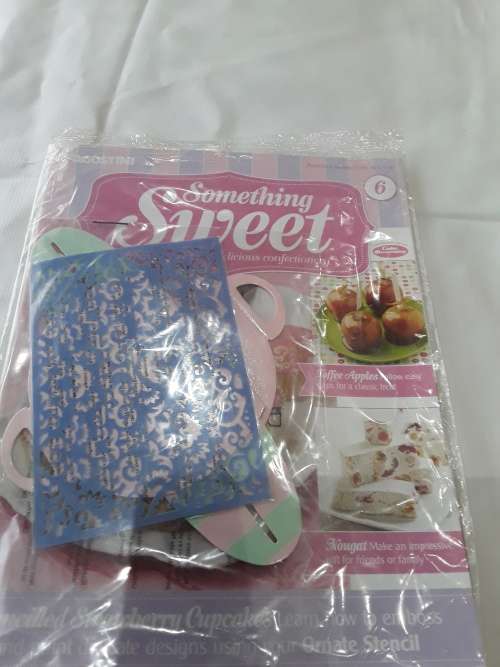 10 ISSUES OF SOMETHING SWEET CAKE DECORATIONS(INCL.RECIPES & MOULDS)