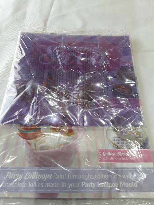 10 ISSUES OF SOMETHING SWEET CAKE DECORATIONS(INCL.RECIPES & MOULDS)