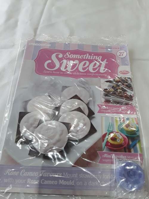 10 ISSUES OF SOMETHING SWEET CAKE DECORATIONS(INCL.RECIPES & MOULDS)