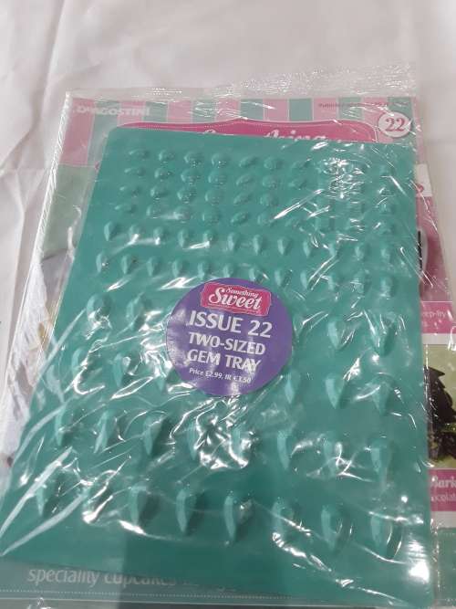 10 ISSUES OF SOMETHING SWEET CAKE DECORATIONS(INCL.RECIPES & MOULDS)