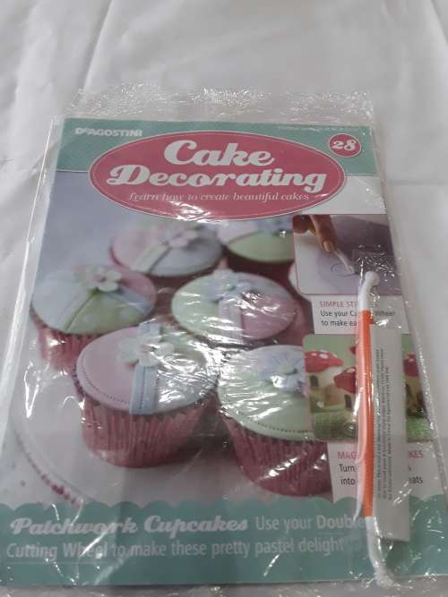 10 ISSUES OF SOMETHING SWEET CAKE DECORATIONS(INCL.RECIPES & MOULDS)