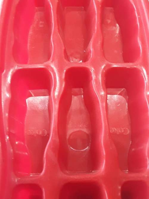 COCA-COLA ICE CUBE MOULDS(CUBES FORMS AS A MINIATURE COKE BOTTLE)