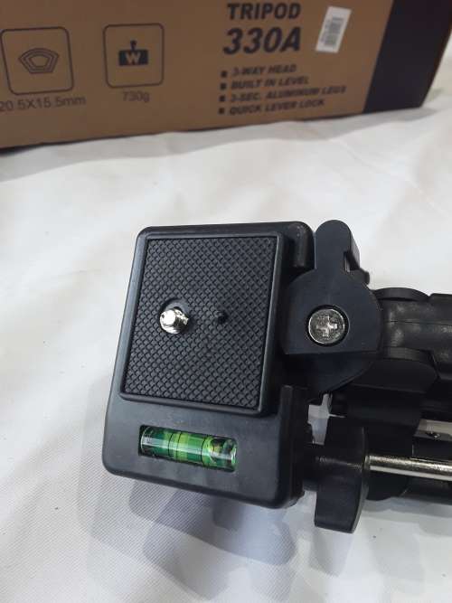 3 WAY HEAD TRPOD STAND WITH BUILT IN LEVEL