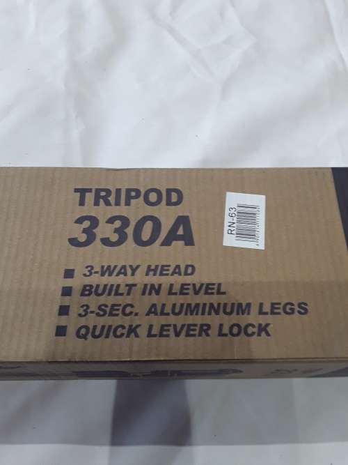 3 WAY HEAD TRPOD STAND WITH BUILT IN LEVEL