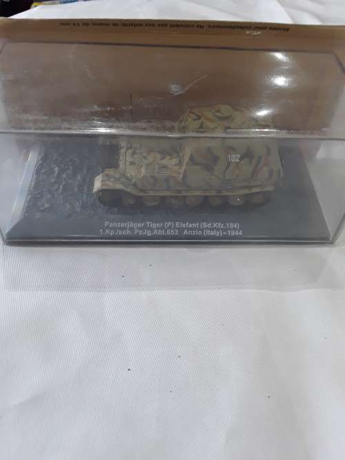 HIGHLY DETAILED DIE CAST PANZERJAGER TIGER(ITALY,1944)SCALE 1:72)