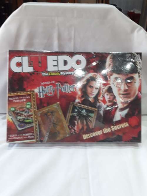 WORLD OF HARRY POTTER (CLUUEDO)THE CLASSIC MYSTERY BOARD GAME