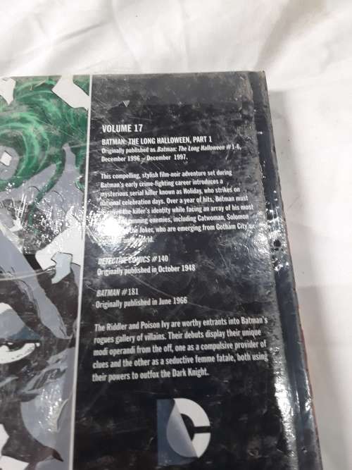 DC HARDCOVER COMIC BATMAN(THE LONG HALLOWEEN PART 1)