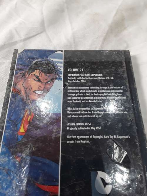 DC HARDCOVER COMIC SUPERMAN BATMAN (SUPERGIRL)