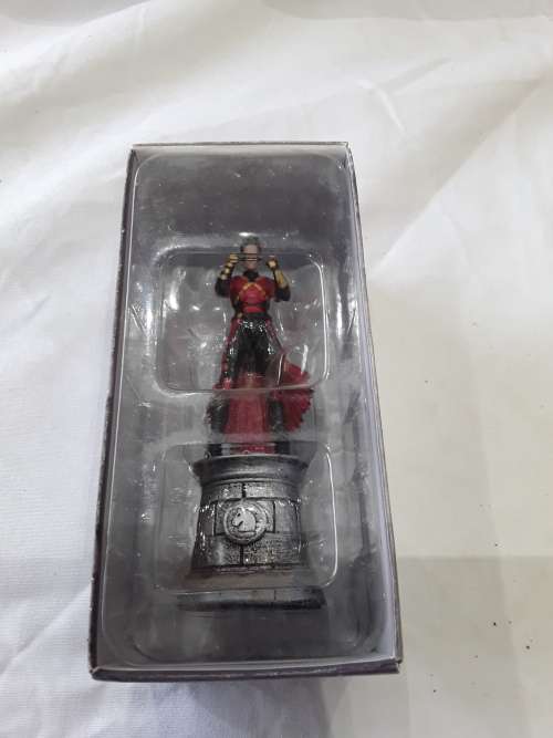 DC FIGURE (RED ROBIN)