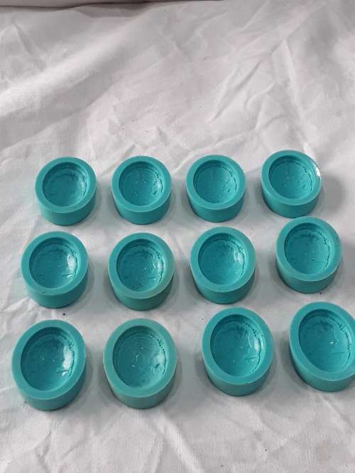 12 x OVENPROOF SILICONE CAMEO MOULDS(CAN BE USED IN FREEZER OR OVEN)ONE BID 4 ALL