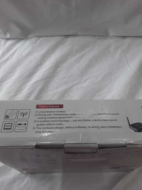 WIRELESS A/V TRANSMITTER & RECEIVER (PLUG & PLAY)