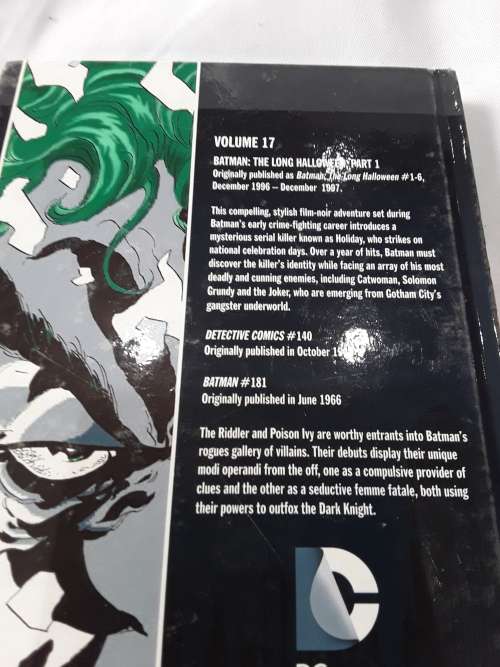 DC HARDCOVER COMIC BATMAN(THE LONG HALLOWEEN)PART ONE