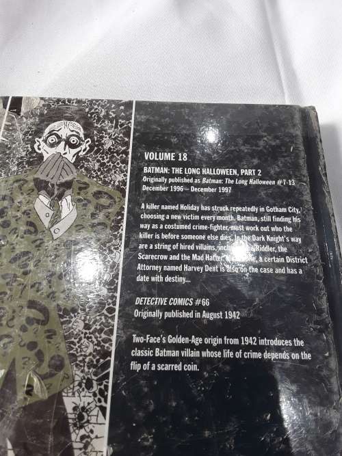 DC HARDCOVER COMIC BATMAN(THE LONG HALLOWEEN)PART 2