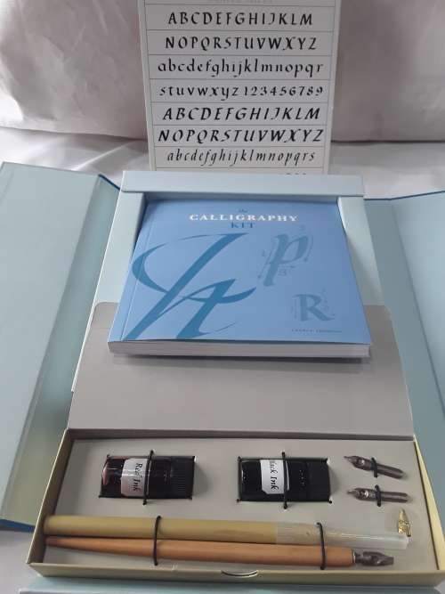 THE CALLIGRAPHY KIT(GEORGE THOMSON)