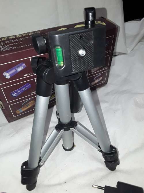 ADVANCED HIGH POWERED FISHING LIGHTS WITH TRIPOD STAND& POWER CHARGER