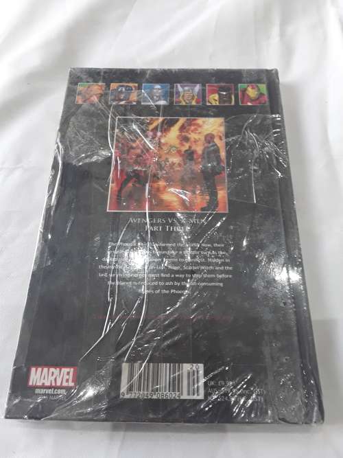 MARVEL HARDCOVER COMIC (AVENGERS VERSES X-MEN)
