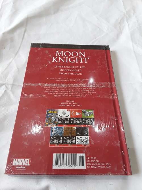 MARVEL HARDCOVER COMIC ( MOON KNIGHT)