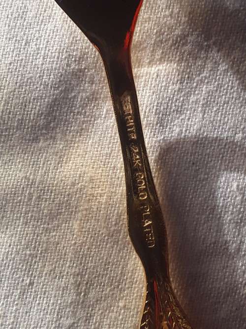 15 PIECE 24 CARAT GOLDPLATED CUTLERY