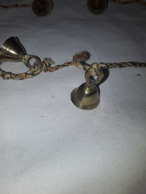 11 X SOLID BRASS BELLS ON STRING(90CM LENGTH)