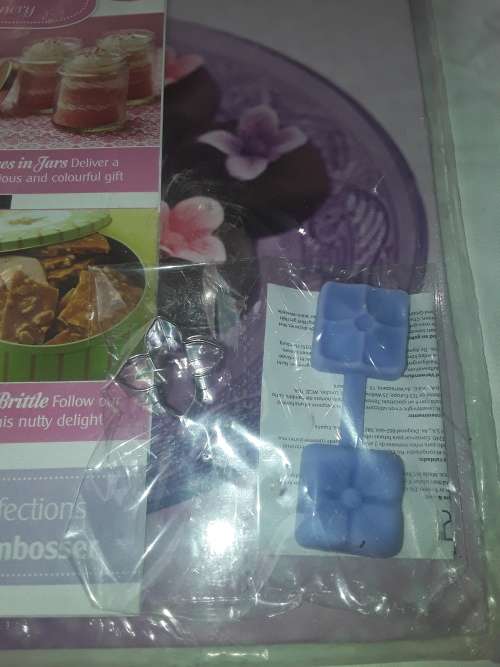 Something Sweet Hydrangea cutter& Embosser with recipe magazine and free file(Issue 3)