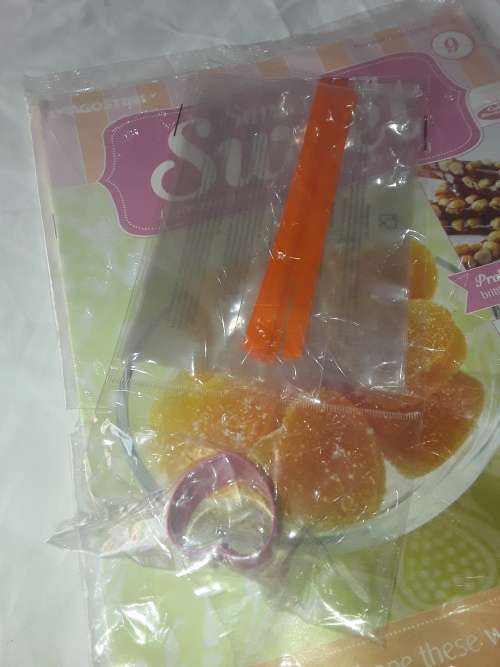 SOMETHING SWEET HEART CUTTER MOULD &RIBBON INCL.RECIPE MAGAZINE (ISSUE 9)