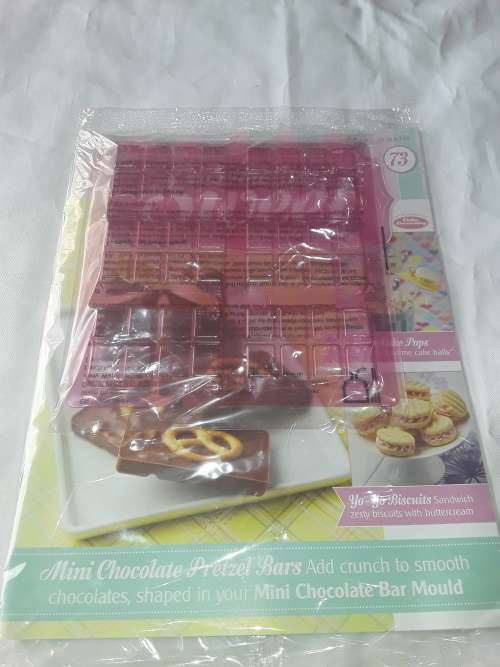 SOMETHING SWEET MINI CHOCOLATE BAR MOULD INCL.RECIPE MAGAZINE (ISSUE 73)