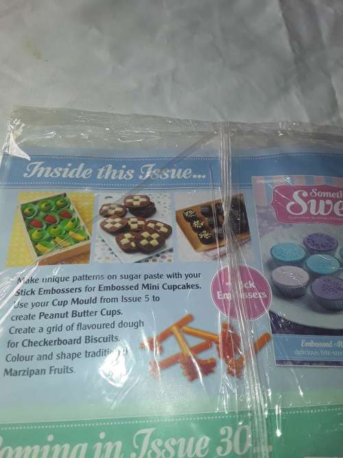 SOMETHING SWEET STICK EMBOSSERS INCL.RECIPE MAGAZINE ( ISSUE 29)