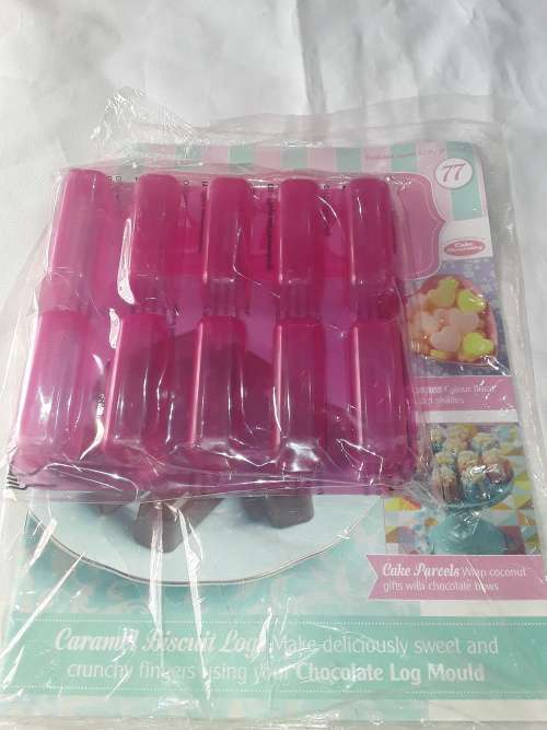 SOMETHING SWEET CHOCOLATE LOG MOULD INCL.RECIPE MAGAZINE ( ISSUE 77)