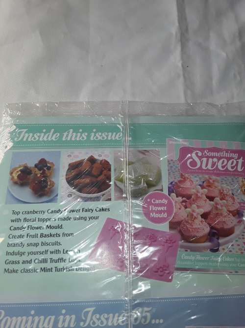 SOMETHING SWEET CANDY FLOWER MOULD INCL.RECIPE MAGAZINE ( ISSUE 64)