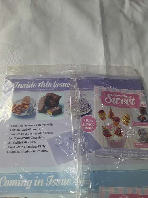 SOMETHING SWEET PARTY LOLLIPOP MOULD INCL.RECIPE MAGAZINE ( ISSUE 43)