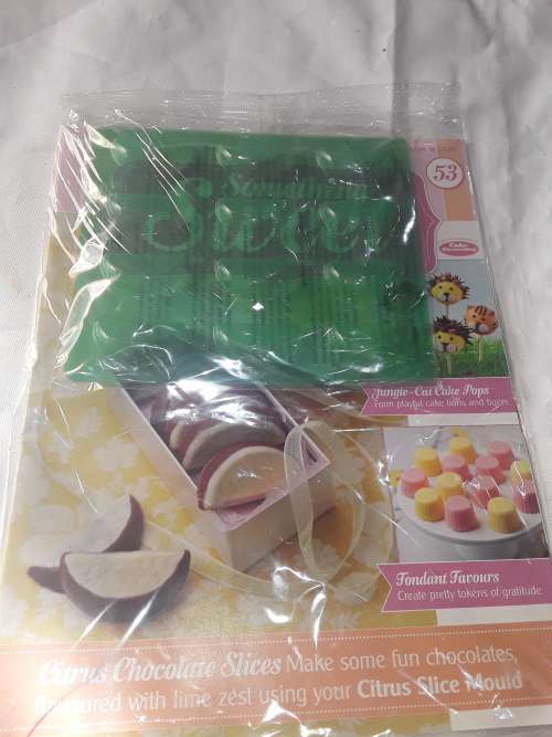 SOMETHING SWEET CITRUS SLICE MOULD INCL.RECIPE MAGAZINE ( ISSUE 53)